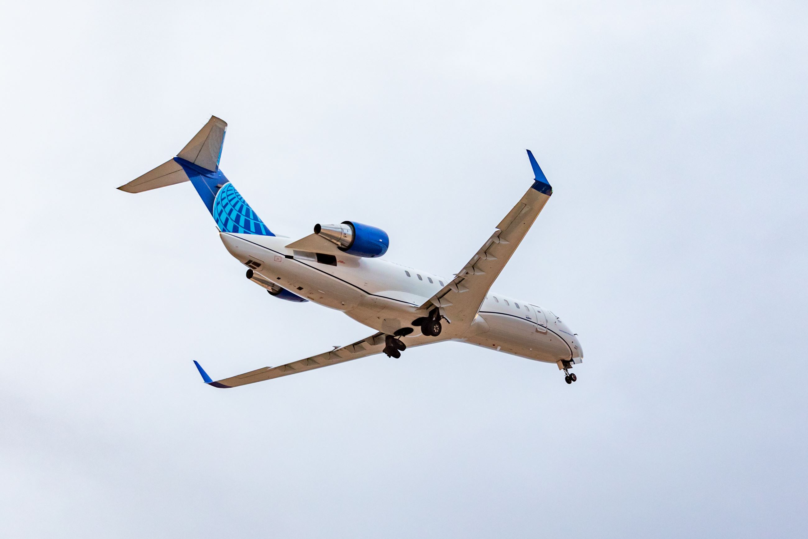 01-21_SGU_United_New-Livery_CRJ200-59